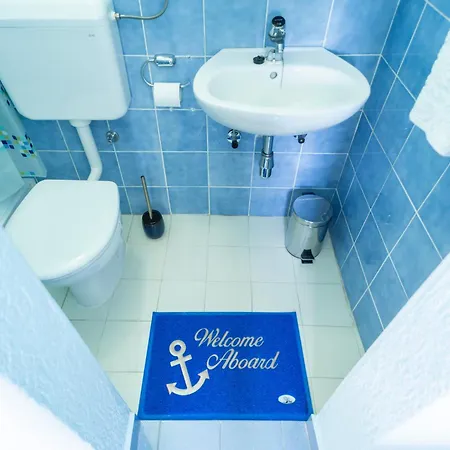 לינה וארוחת בוקר More 3*